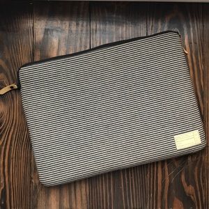 NWOT Hex Laptop Sleeve / Case 16.5 in for 15.5 in